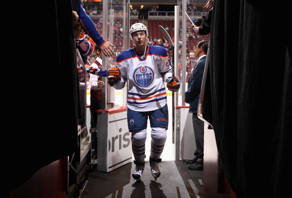 Jesse Puljujärven ketjutoveri loukkaantui – Edmonton vahvisti rinkiään suomalaisella NHL-hyökkääjällä!