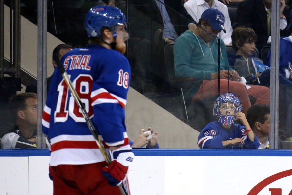 Video: NHL:ssä nähtiin oikeusmurha – maali hyväksyttiin törkeästä tempusta huolimatta