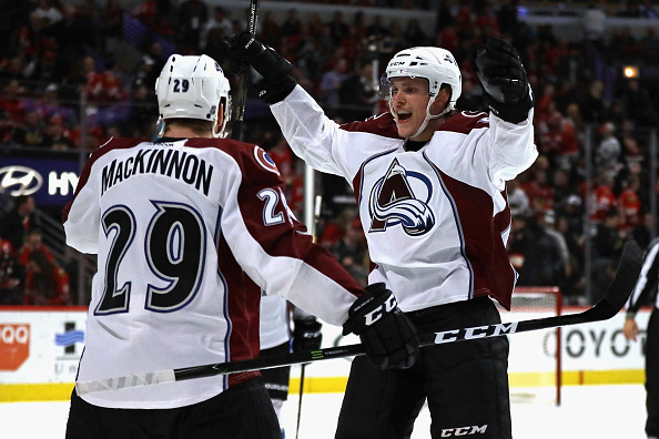 Mikko Rantanen ja Nathan MacKinnon historiallisessa iskussa NHL:ssä – samaan on pystytty 30 vuotta sitten
