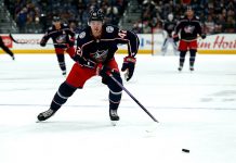 No nyt heilui reppu kunnolla! Liigassa ihastuttanut hyökkääjä vietti NHL:ssä historiallista iltaa